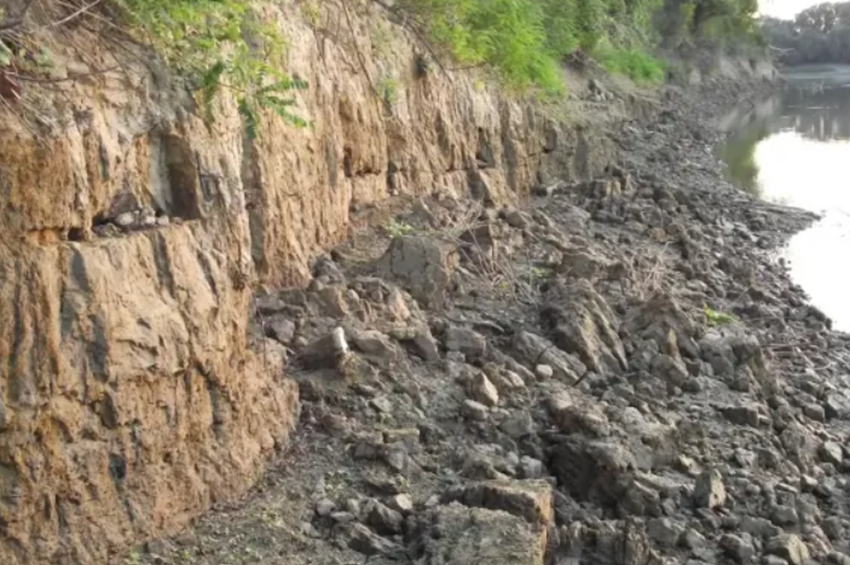 Szűkebb medrű lett és mélyebben folyik a Tisza