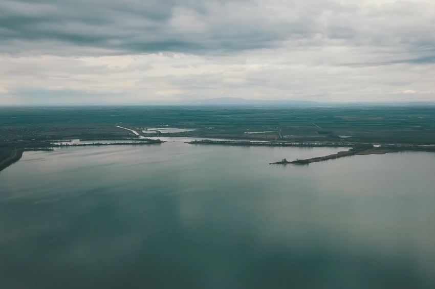 Drónvideó: így néz ki madártávlatból az Abádszalóki-medence