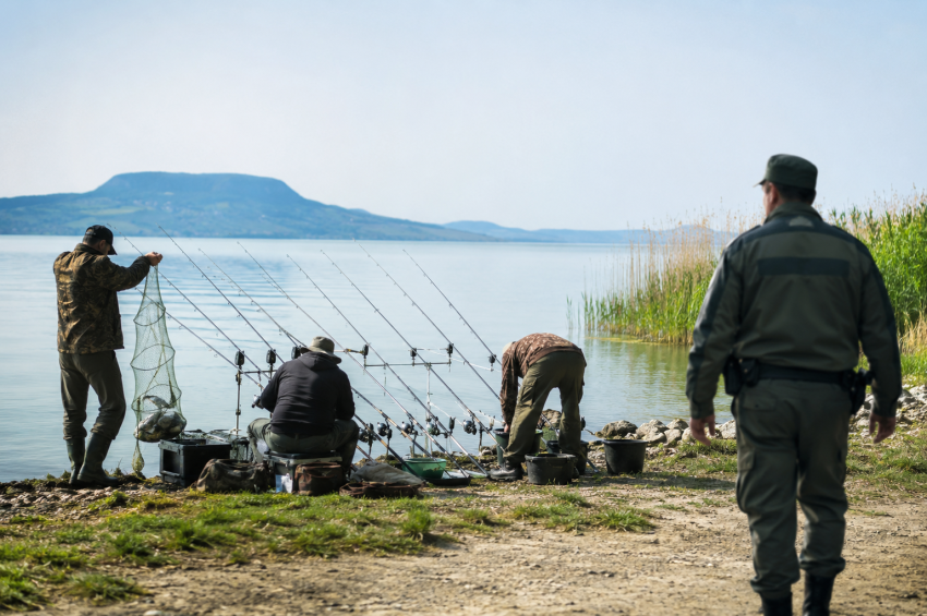 Három horgászt is egy évre eltiltottak a Balatonnál – mutatjuk, mit csináltak