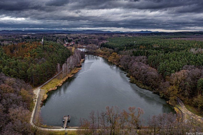 Szivattyúkkal és jet skikkel „lélegeztetik” a Nyírjesi tavakat 