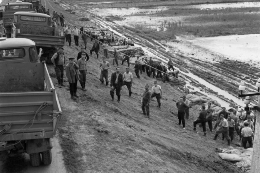 Felkerült a netre 500 fotó az 1970-es tiszai árvízről