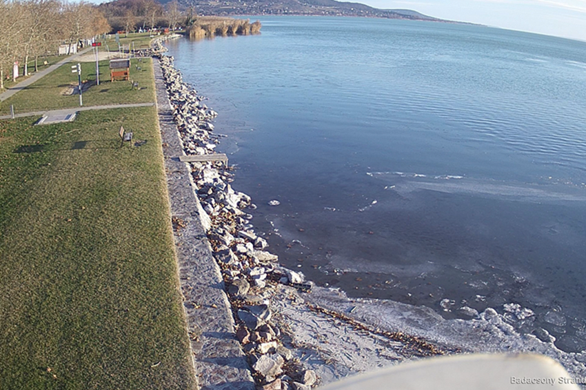 Elkezdett befagyni a Balaton is – videóval