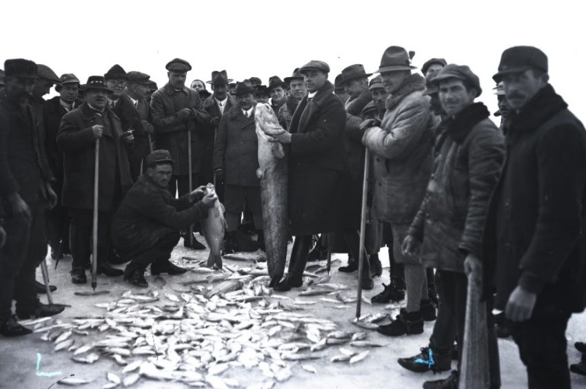 Így halásztak a Balaton jegén egykoron