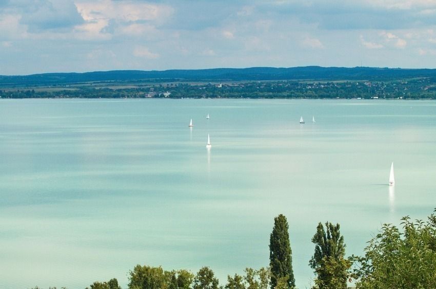 Óránkénti 106 kilométeres szelet mértek a Balatonnál