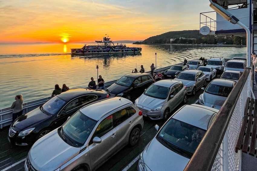 Véget ért a menetrendi hajózási szezon a Balatonon, ritkábban jár a komp