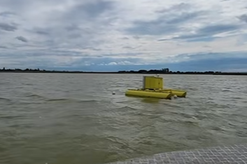 Vízminőségmérő bóját telepítettek a Velencei-tóra – videóval 