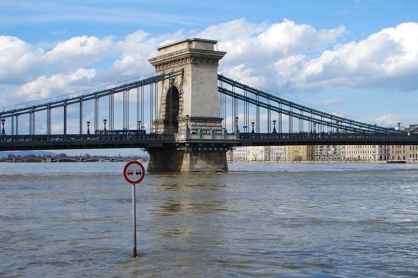 Nagy vízszintemelkedések indultak el a Duna és a Tisza vízrendszerén is 