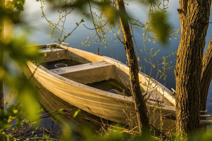 Büntetést kaptak a fához kikötött csónakok tulajdonosai Tiszaalpáron