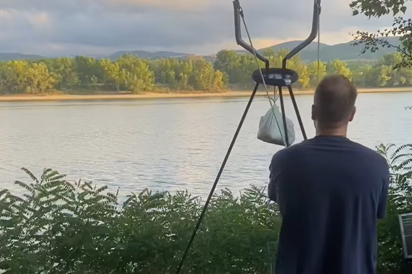 Videó: embernagyságú csúzlival etettek a Pilismaróti-öbölben