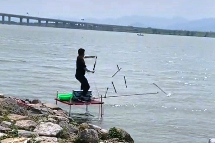 Hat darabra hullott a spiccbot a horgász kezében – videó