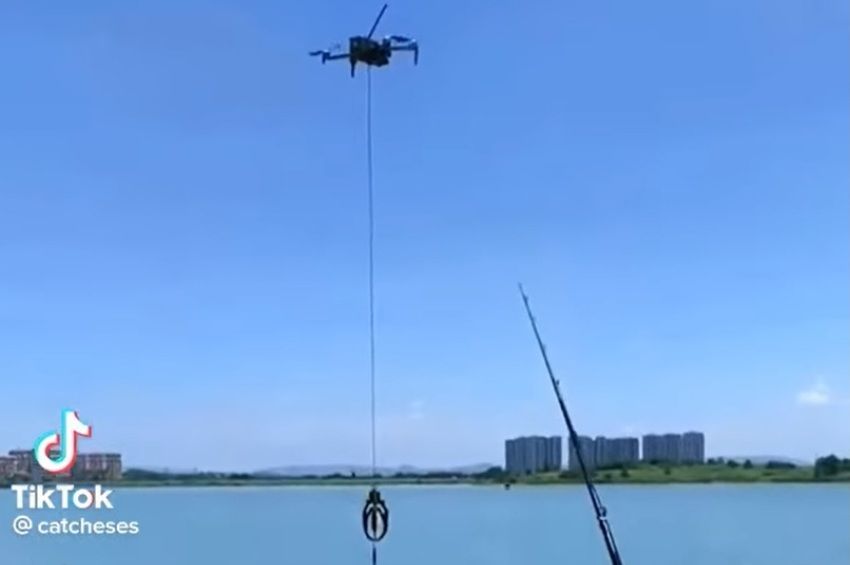 A drónját vetette be etetőhajó helyett egy horgász – videó