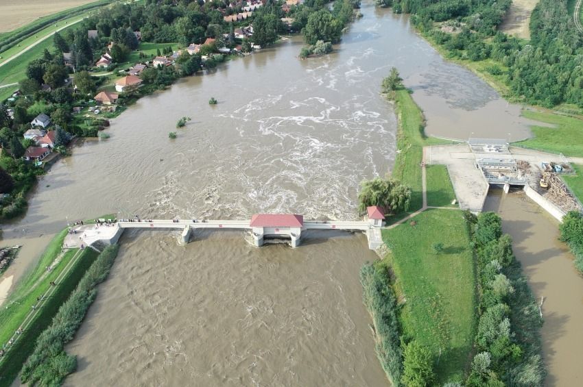 Nagy az árvízvédelmi készültség a Dunán, árad a Rába, a Dráva és a Tarna is