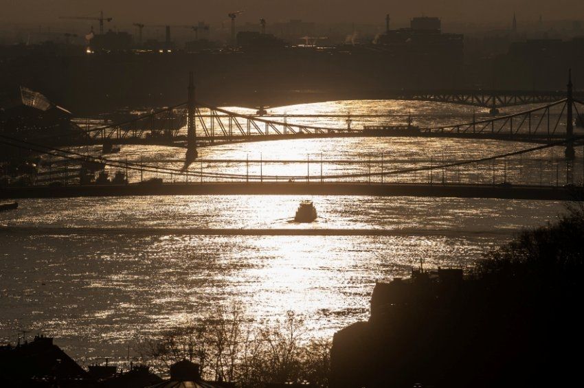 693 centiméternél tetőzött a Duna Budapesten – fotókkal