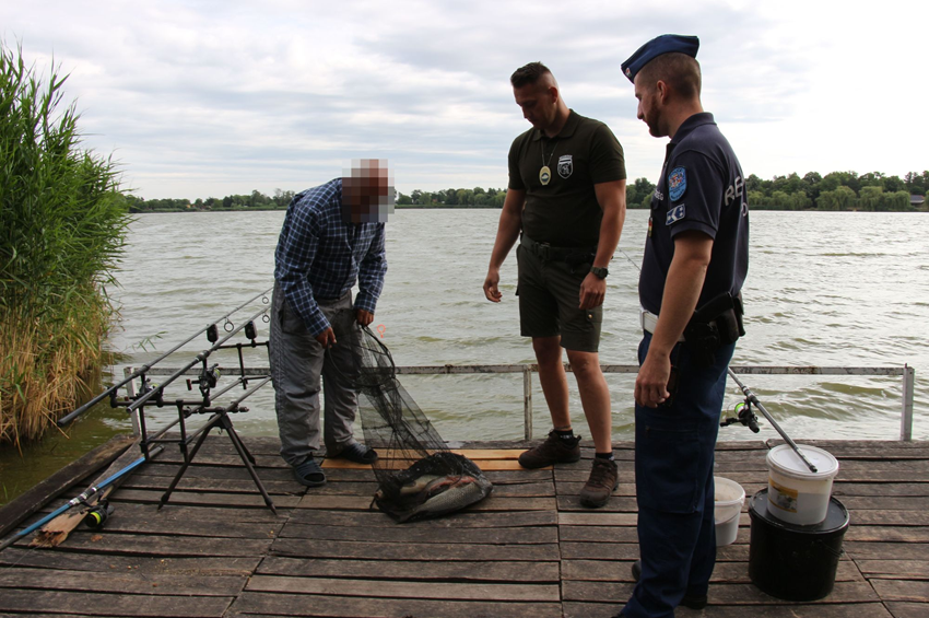 Egyre több a horgászvíz és a halőr. Mutatjuk a pontos számokat!  