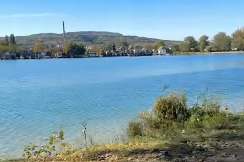 Örülhetnek az esztergomi horgászok, búslakodhatnak a fürdőzők – videóval