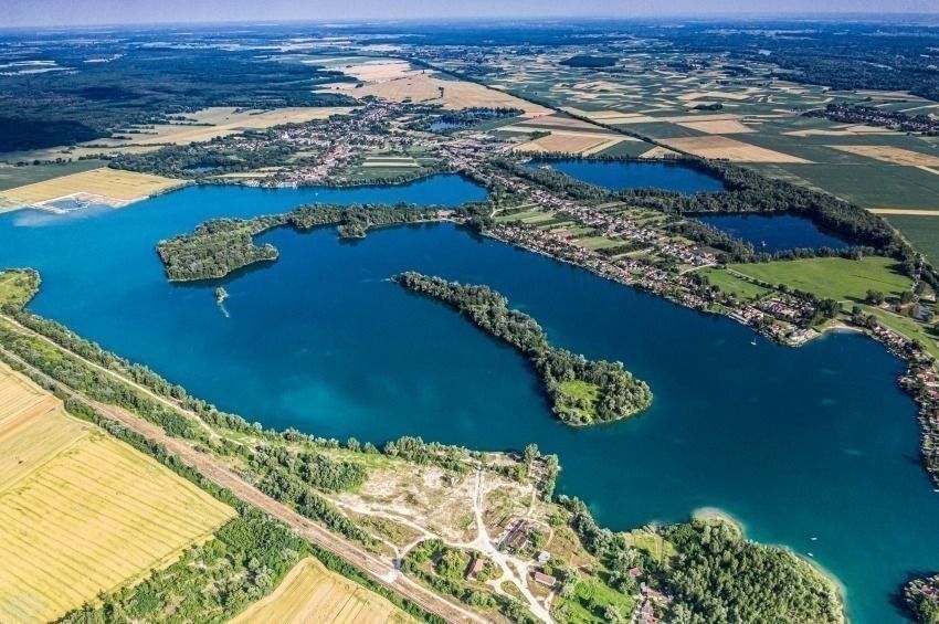 Drónvideó: így fest madártávlatból a Gyékényesi Kavicsbányató