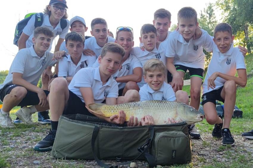 Horgászni vitte ifjú focistáit a Haladás VSE – fotókkal