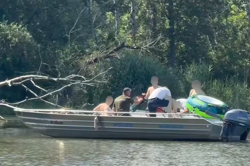 Vízi járművek ellenőrzés közben kaptak el egy orvhalászt a Tisza-tavon – videóval