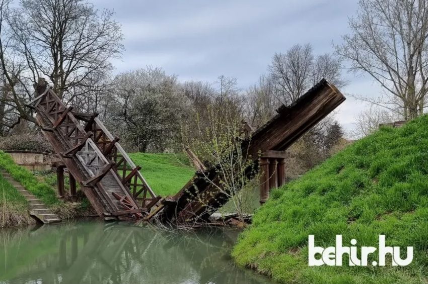 Szabályosan kettétört egy híd a Varga-Hosszai főcsatornán