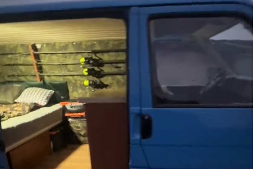 Videó: egy régi Transporterből varázsoltak otthonos horgászkuckót 