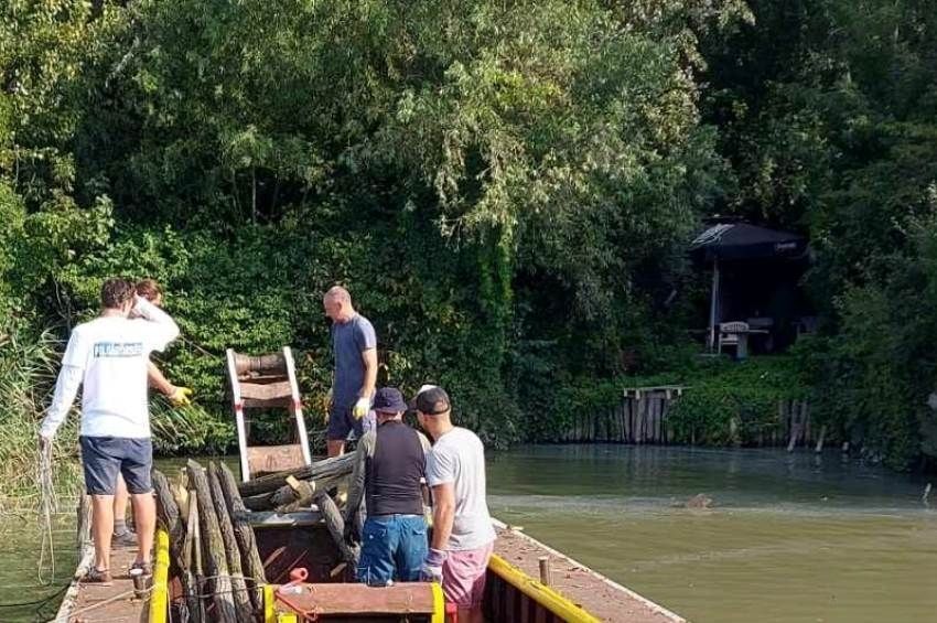 Munkaerőhiány miatt függesztették fel a stégbontásokat Balatonszárszón