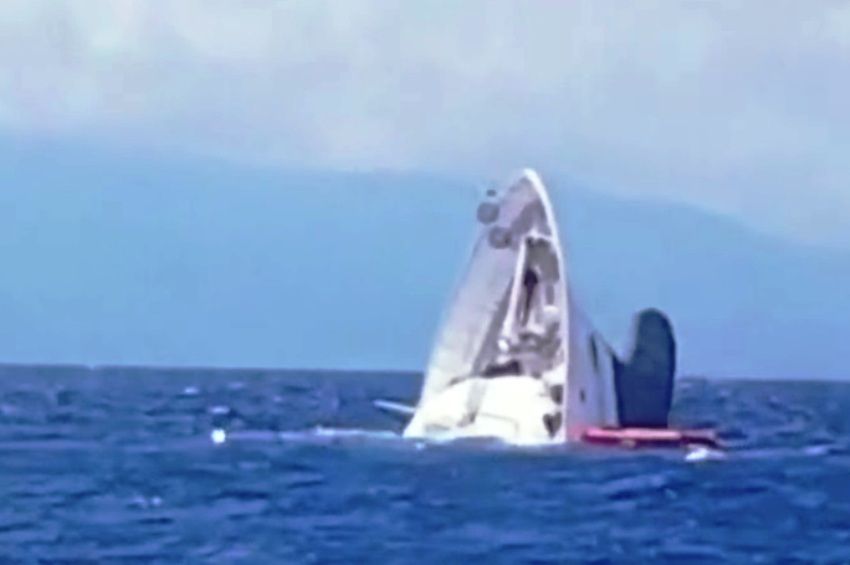 Videón, ahogy elsüllyed egy 40 méteres jacht Olaszországban