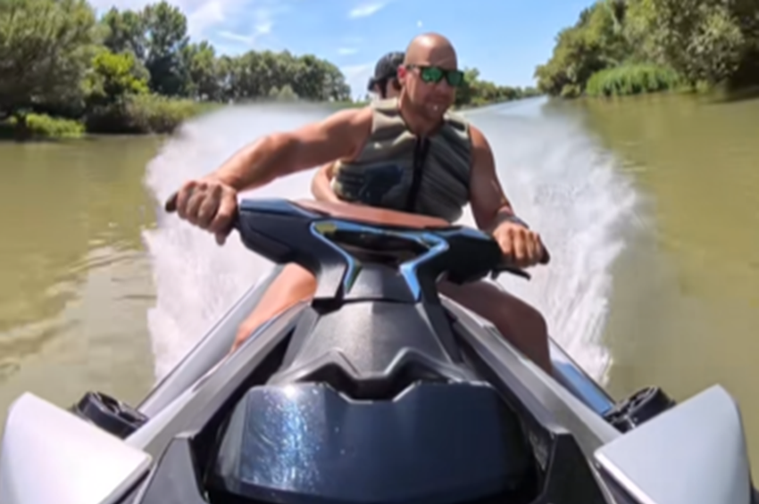 Videó: száguldozó jet skis a Mosoni-Dunán
