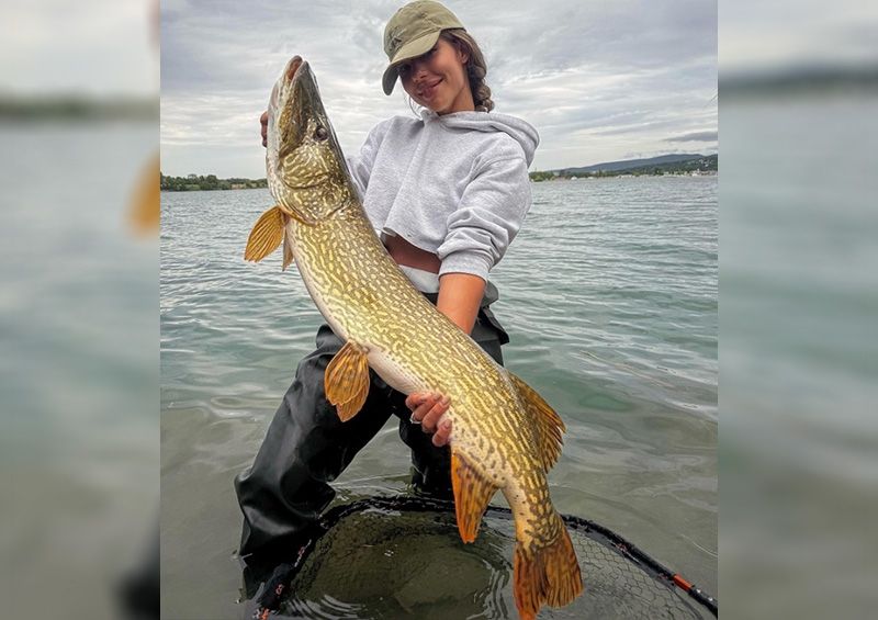 Interjú után fogott 100 pluszos csukát a budapesti influenszerlány – fotókkal