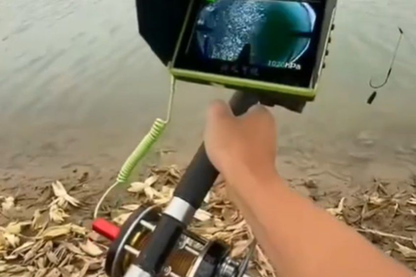 Videó: horgászbotra rögzített képernyővel járt túl a hal eszén