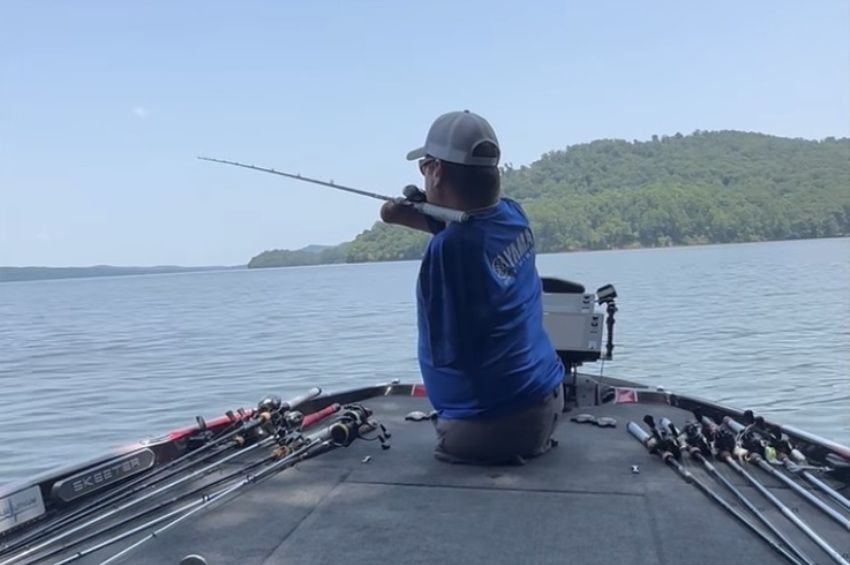 Videó: lábak nélkül, negyed kézzel is lehet halat fogni