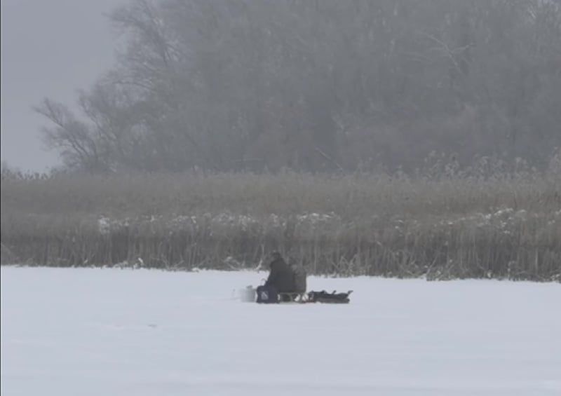Megtelt a Tisza-tó lékhorgászokkal, megfelelő a jégvastagság – videóval 