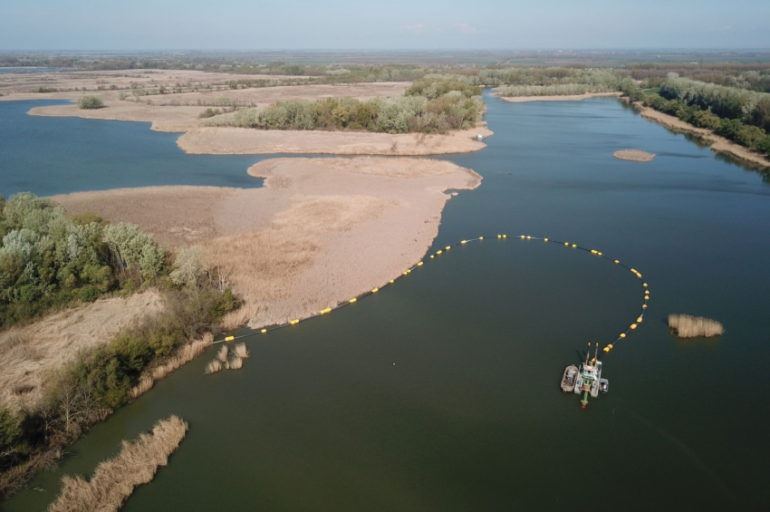 Augusztus végéig tart a mederkotrás a Tisza-tavon