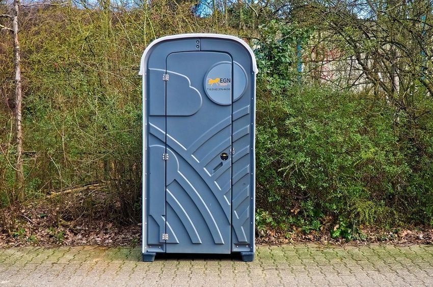 Halbelsőséggel és használt pelenkával dobálták teli a mobilvécéket a Szálkai-víztározónál