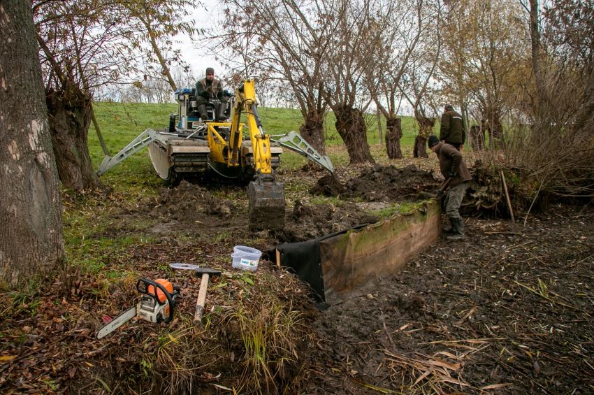 Folytatódik a parti horgászhelyek karbantartása a Tisza-tónál – fotókkal