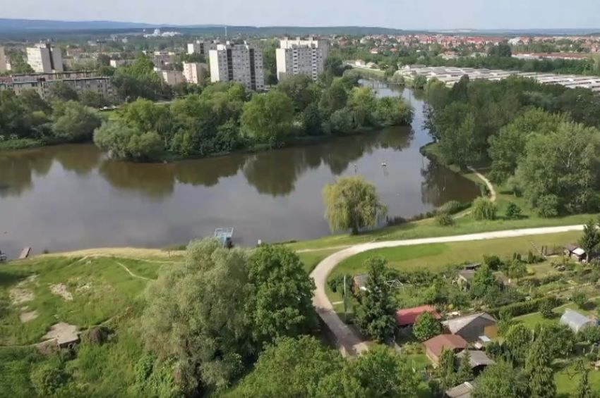 300 millió forintból fejlesztik az oroszlányi Malom-tó környezetét – videóval