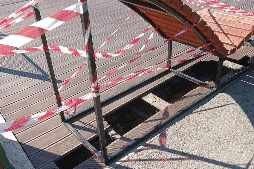 A mólóra parkolt egy horgász Ózdon, be is szakadt alatta