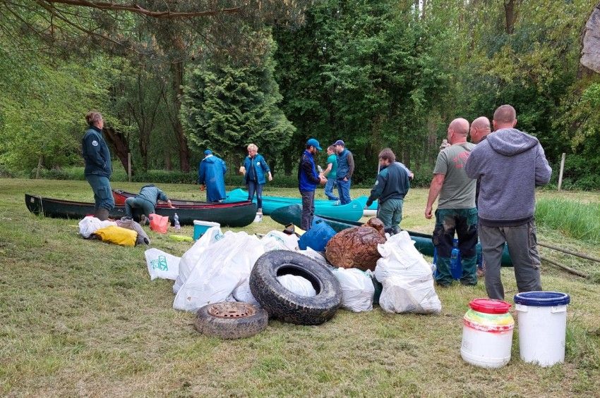 Kajak-kenusok tisztítják meg a hulladéktól a Rábát – fotókkal