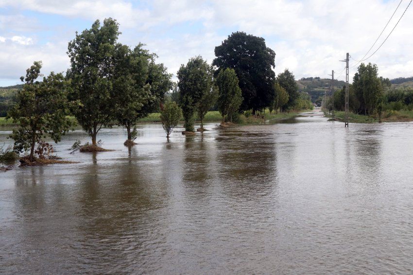 Több út járhatatlan a Sajó áradása miatt Borsodban – fotókkal