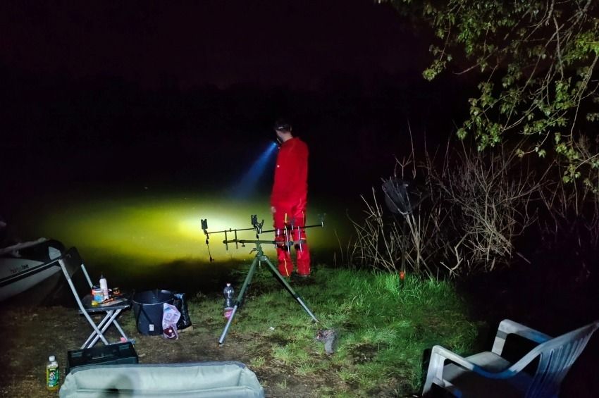 A tó mélyén találták meg az eltűnt horgász holttestét Sajószögeden – fotókkal, videóval 