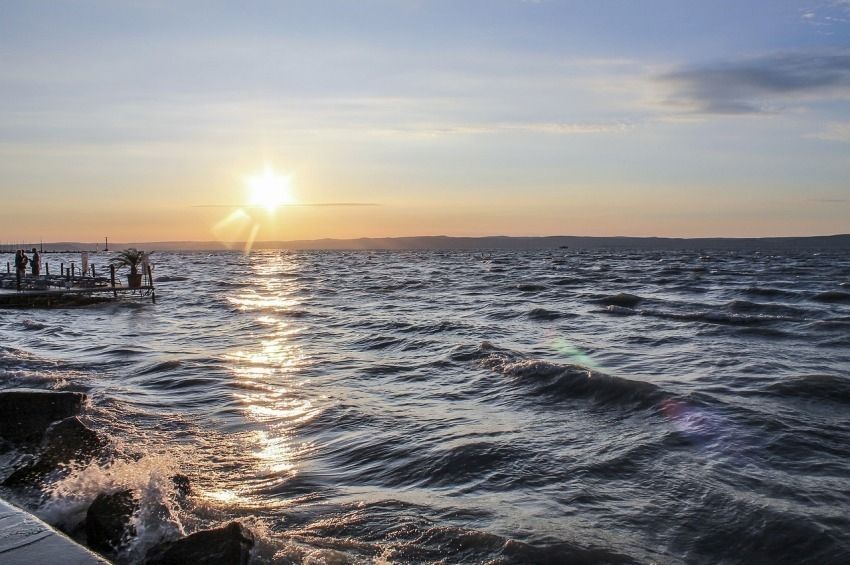 Tíz ember fulladt a Balatonba idén