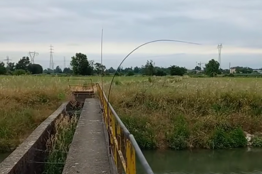 Videó: úgy kettétört a spiccbot, mint a ropi