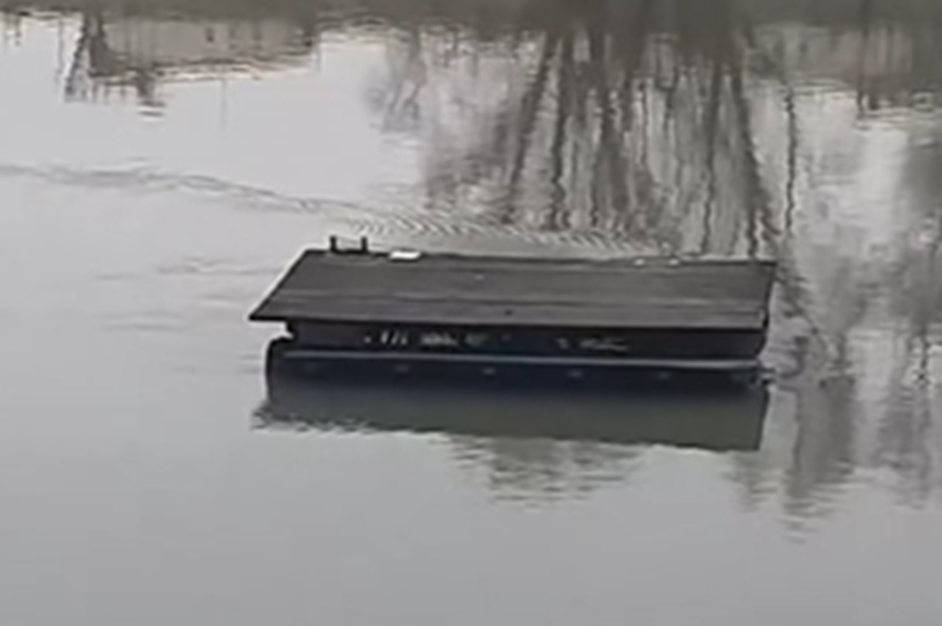 Elszabadult egy stég a Tiszán – videóval 
