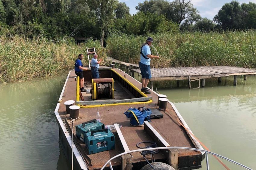 Közösségi stégek válthatják fel az illegális építményeket a Balatonnál