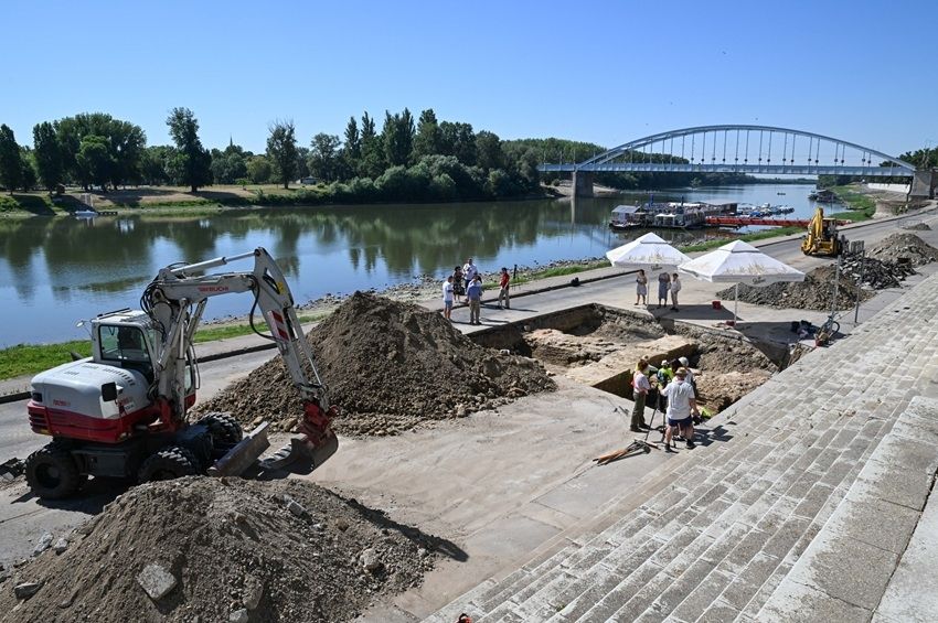 Régészeti ásatás kezdődött a szegedi Huszár Mátyás rakparton – fotókkal