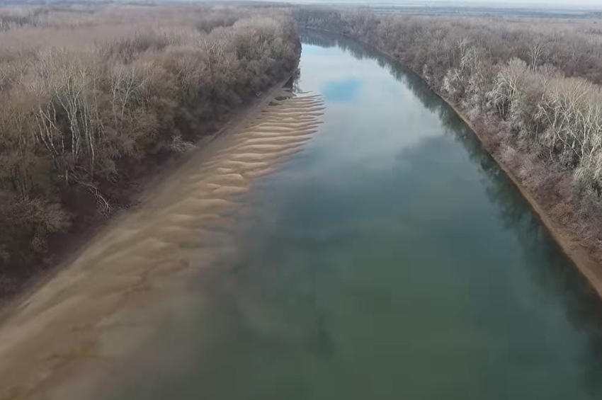 Veszélyezteti az élővilágot a Tisza alacsony vízállása – drónvideóval 