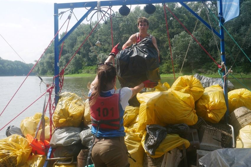 Több mint 900 zsák hulladéktól tisztult meg a Tisza középső szakasza – fotókkal, videóval