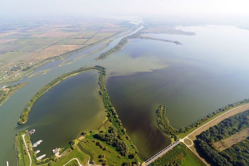 Kiszámolták: ennyi víz párolog el egy kánikulai napon a Tisza-tóból 