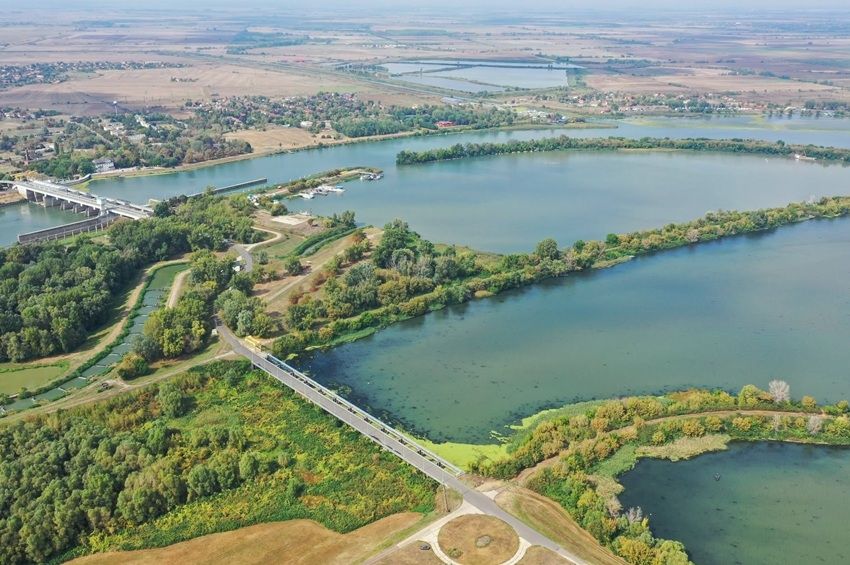 700 centiméter alá csökkent a Tisza-tó vízszintje – fotókkal