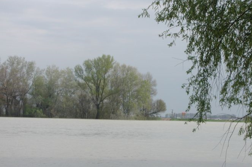 Árad a Tisza felső szakasza, leállították a Tisza-tó feltöltését