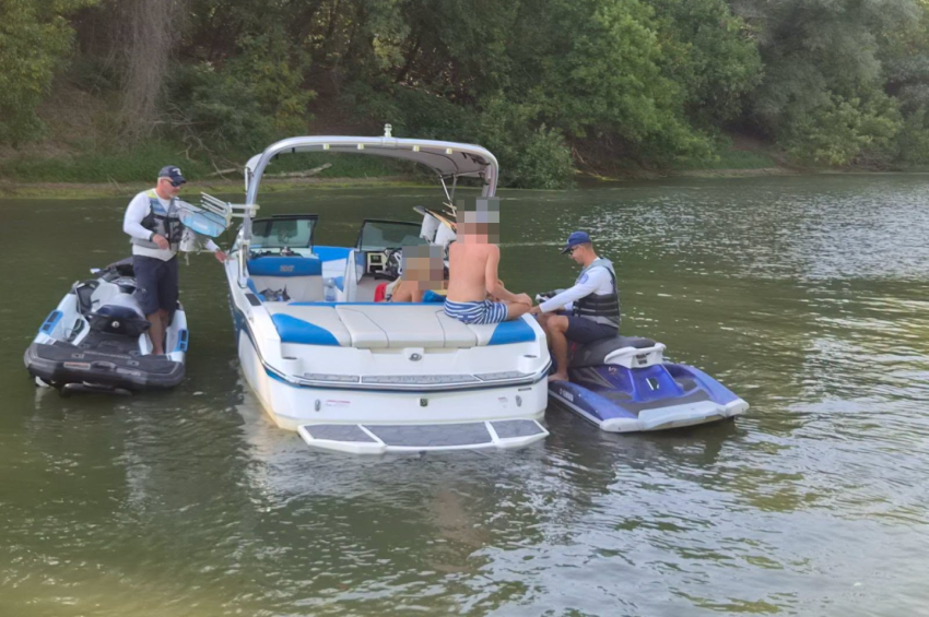 Kilenc ittas vezetőt értek tetten a Tisza-tavon – fotókkal 